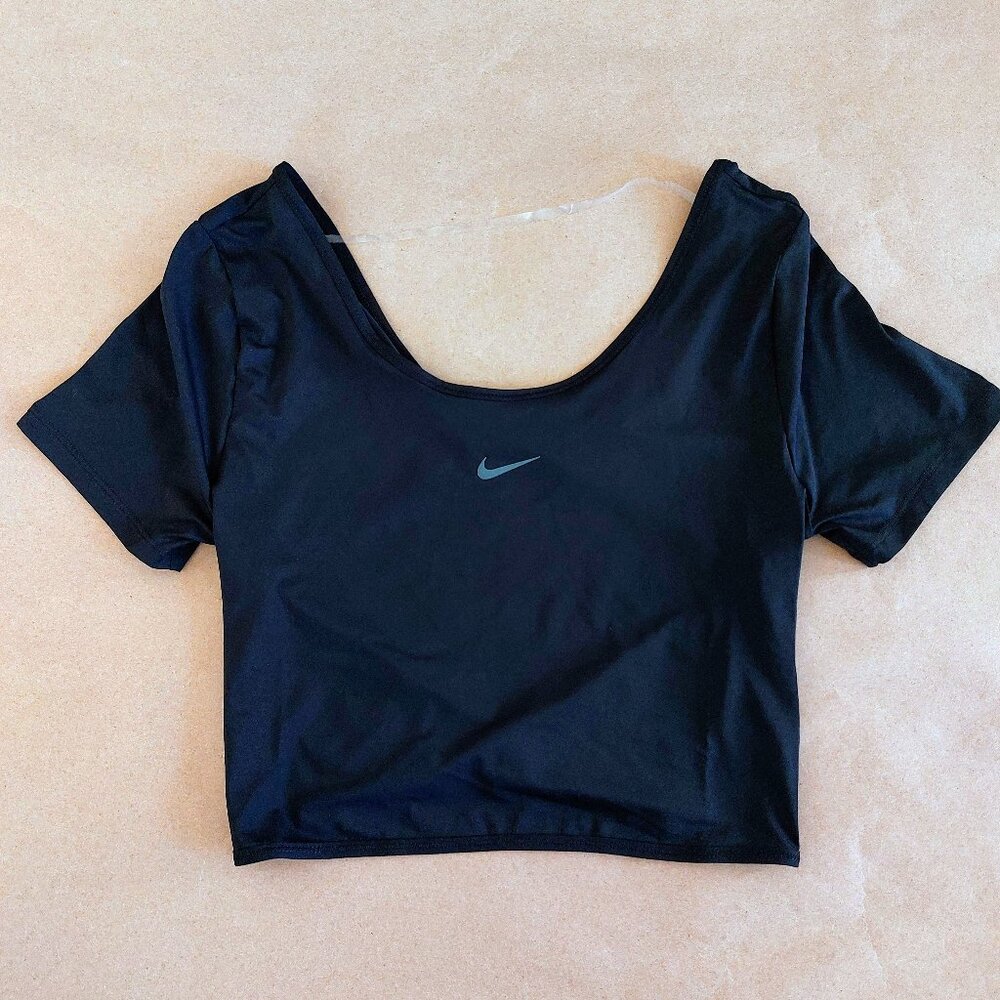NWT Nike Scoop Neck Training Crop Top Black Women’s XS